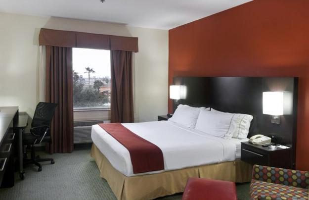 Holiday Inn Express Hotel And Suites Brownsville By Ihg Экстерьер фото