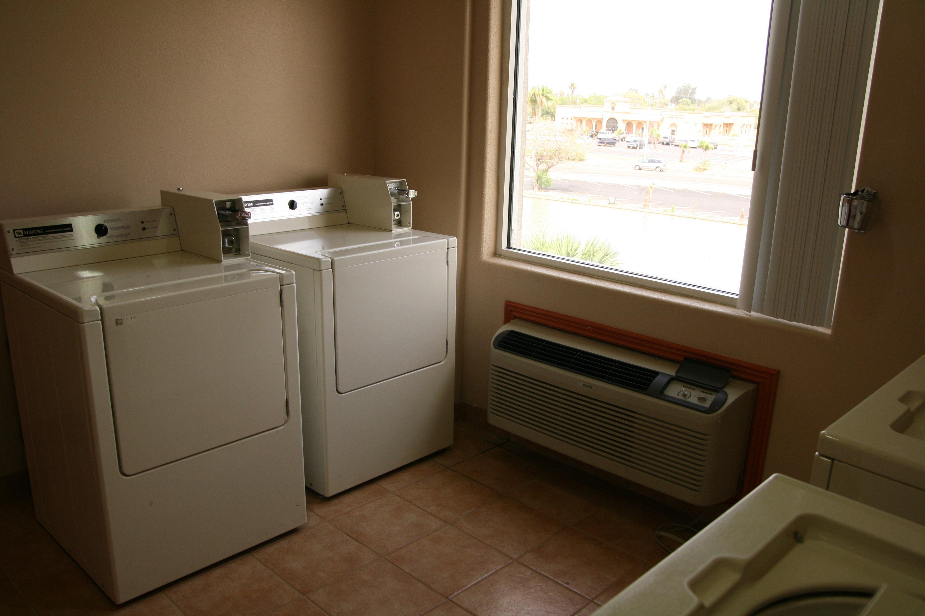 Holiday Inn Express Hotel And Suites Brownsville By Ihg Экстерьер фото