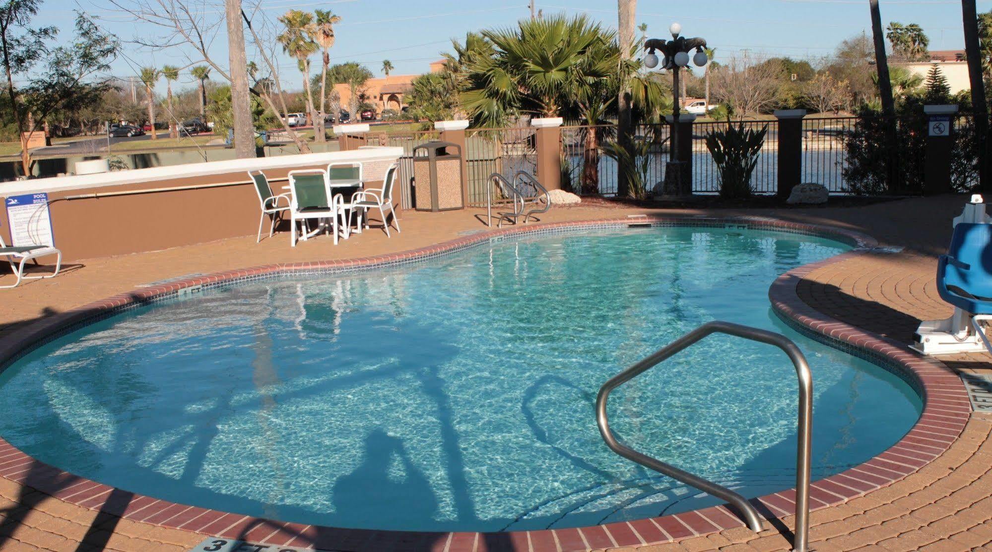 Holiday Inn Express Hotel And Suites Brownsville By Ihg Экстерьер фото