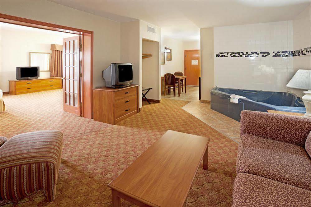 Holiday Inn Express Hotel And Suites Brownsville By Ihg Номер фото