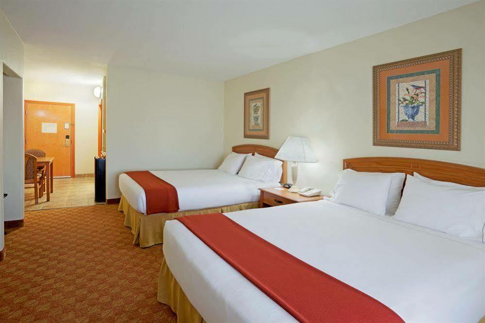 Holiday Inn Express Hotel And Suites Brownsville By Ihg Экстерьер фото